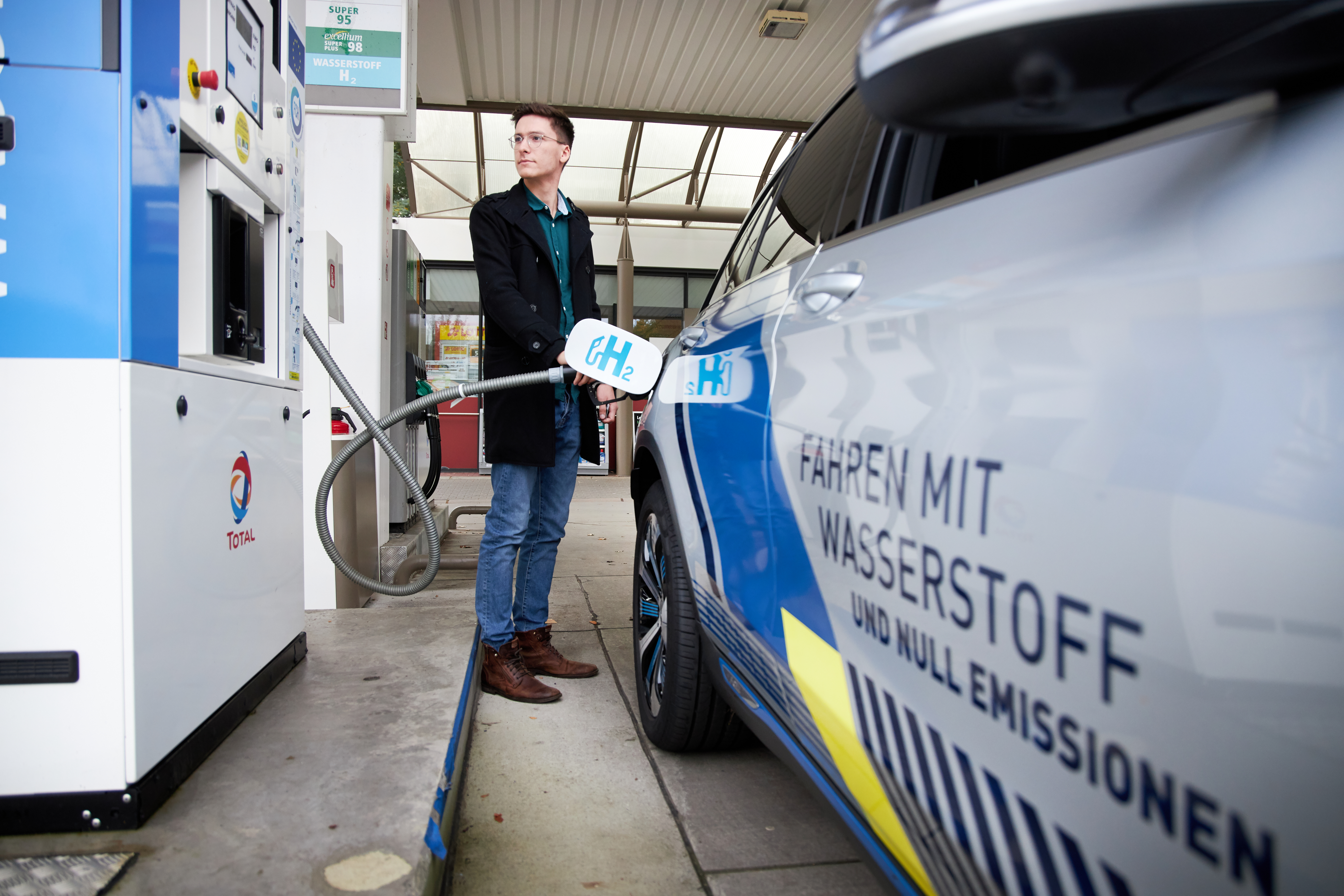 Tankstelle mit H2 Zapfsäulen