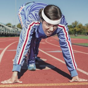 Ein Sportler kurz vor dem Start zu einem Sprint