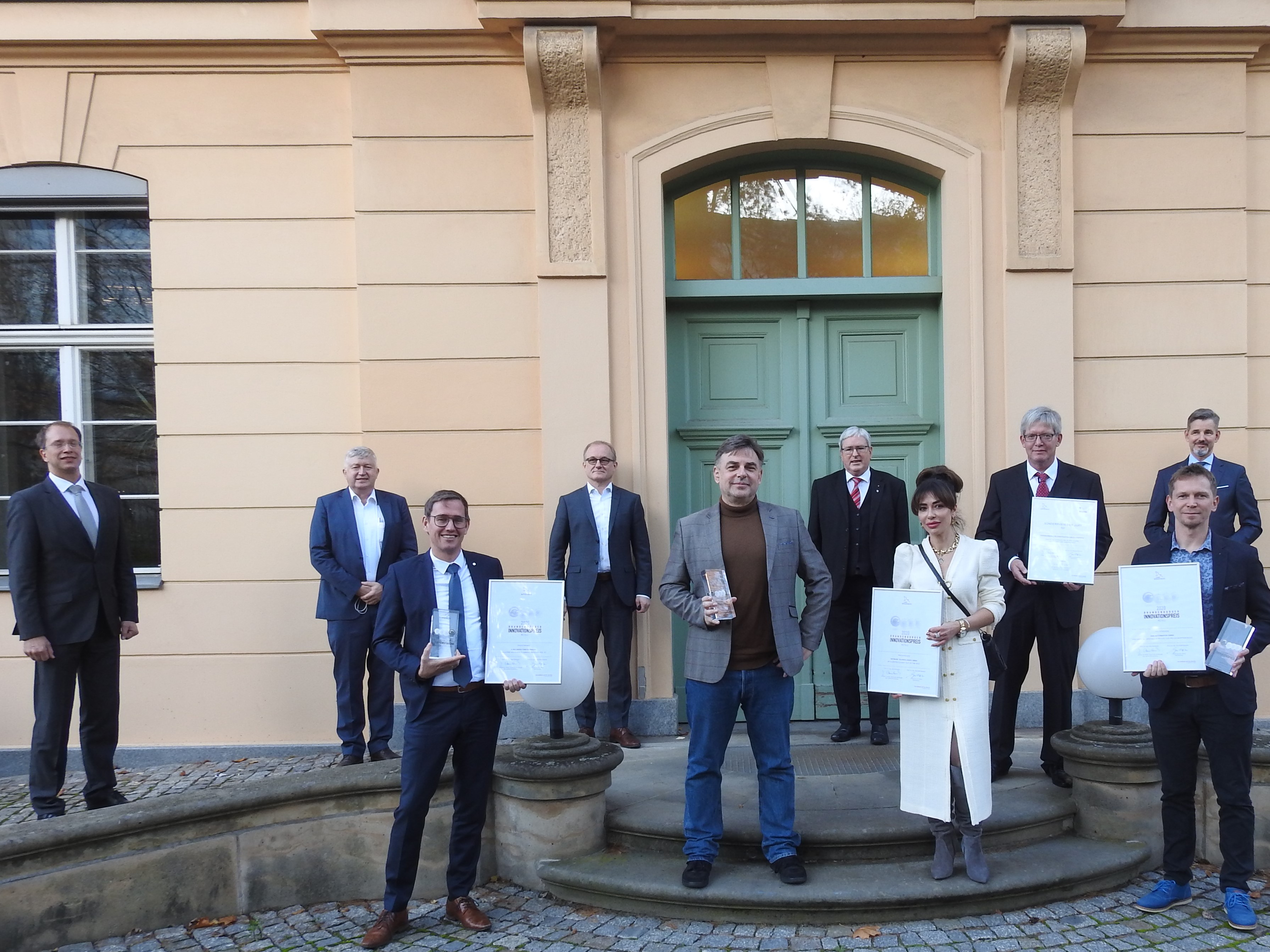 Gruppenfoto mit Preisträgern des Brandenburger Innovationspreises 2020