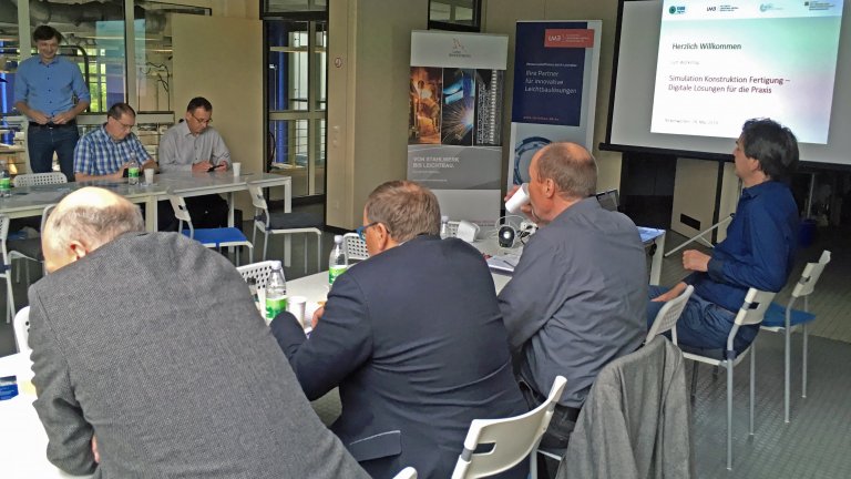 Diskussion von IT- und Industrie Unternehmen