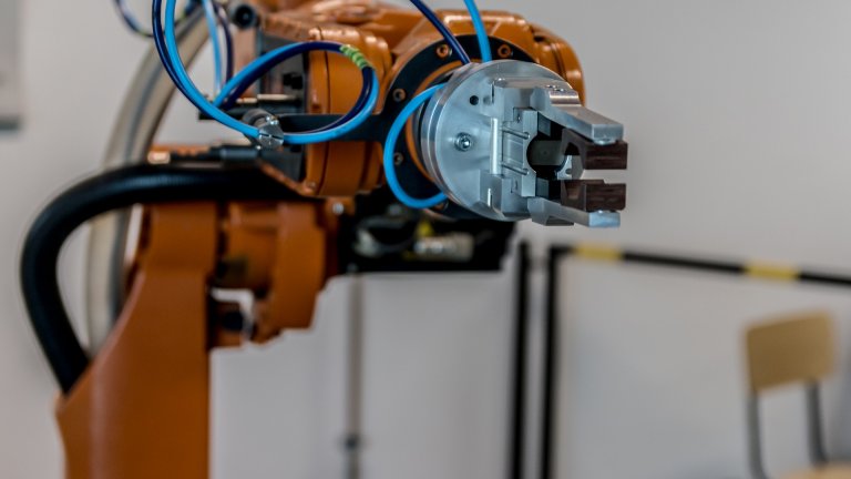 Robotergestützte Automatisierung Roboterarm in der Fertigung