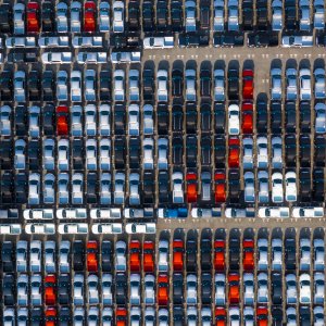Autos auf Parkplatz